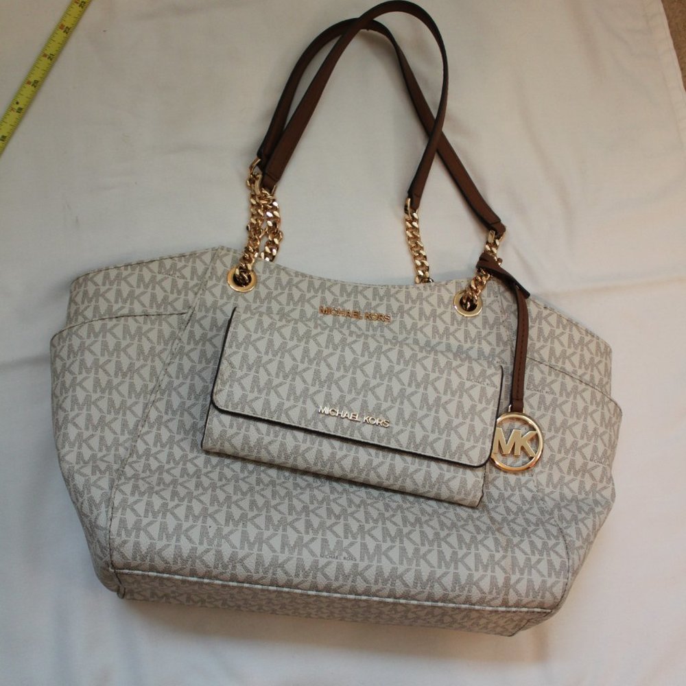 Michael Kors Jet Set Travel Large Chain Shoulder Tote white and Camel MK logo